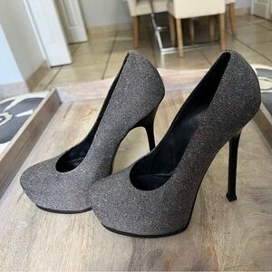 Yves Saint Laurent Rive Gauche Leather Pumps
